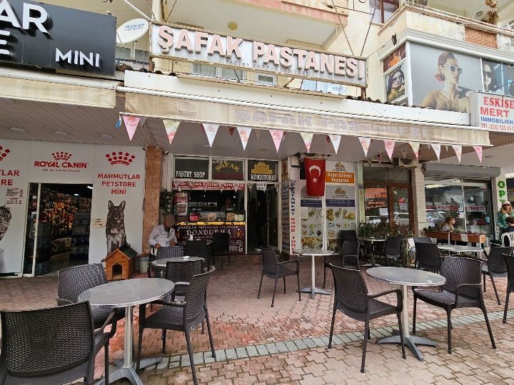 Şafak Pastanesi