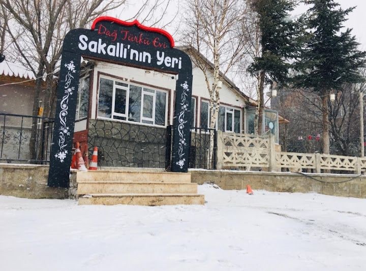 Sakallının Yeri Dağ Türkü Evi Restoran Rakı Balık Mangal