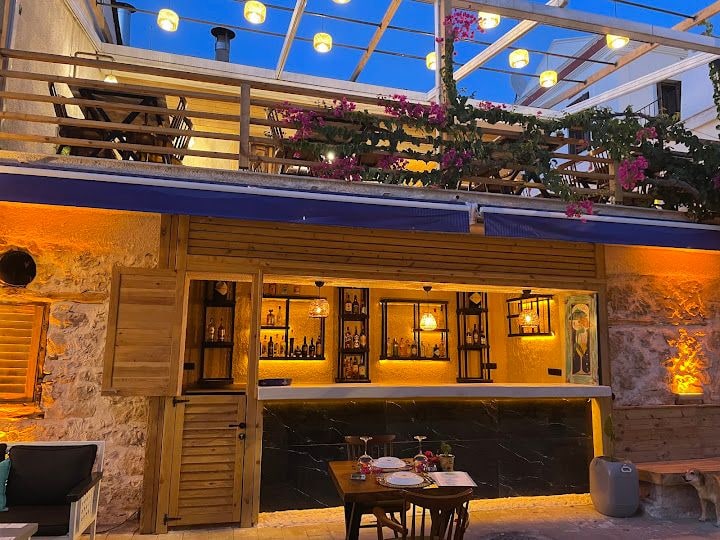 Shade Lounge And Kitchen