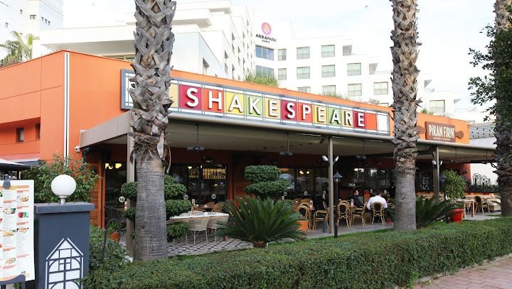 Shakespeare Coffee & Bistro (akra)
