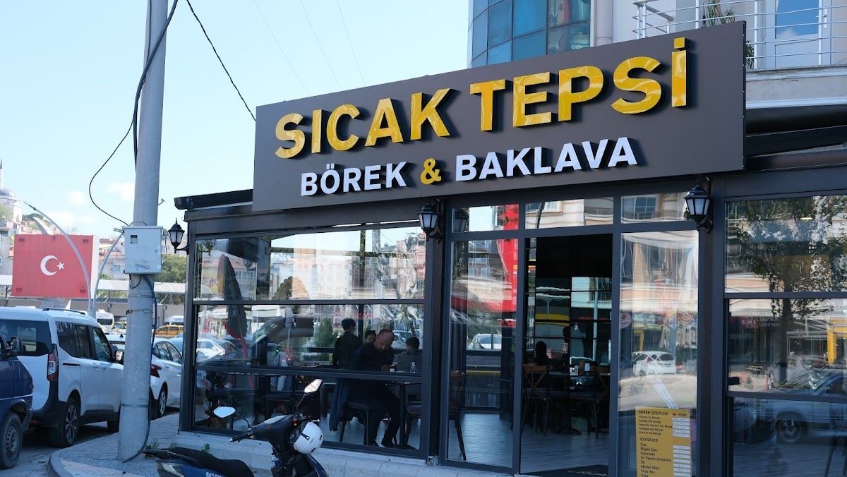 Sıcak Tepsi Börek & Baklava