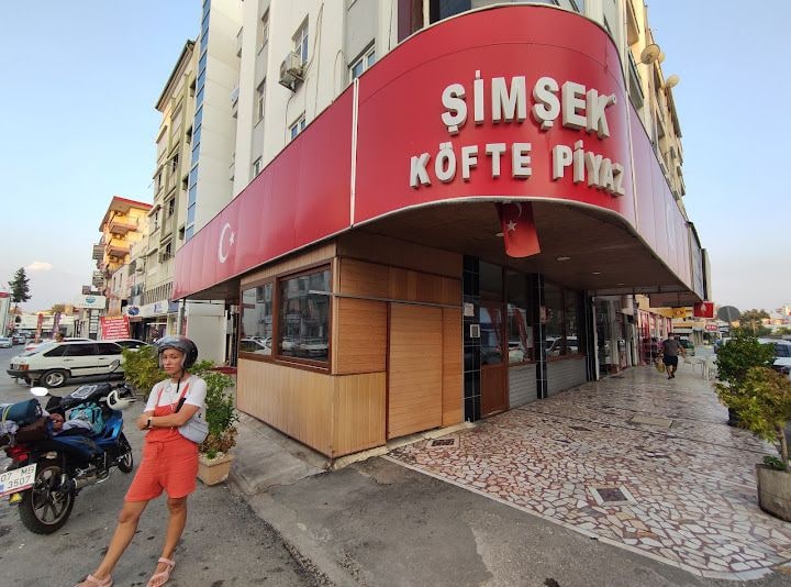 Şimşek Köfte Ve Piyaz