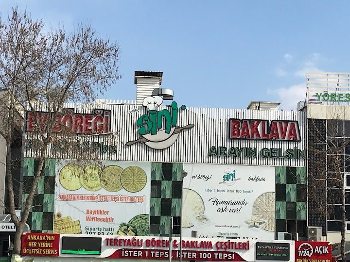 Sini Ev Böreği Baklava