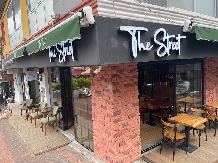 Sisters' Alanya (the Street Pub)