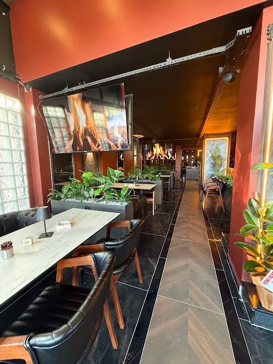 Strada Via Lounge