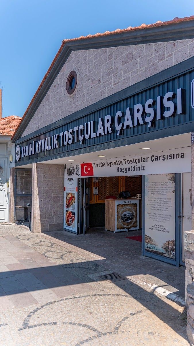 Tarihi Ayvalık Tostçular Çarşısı