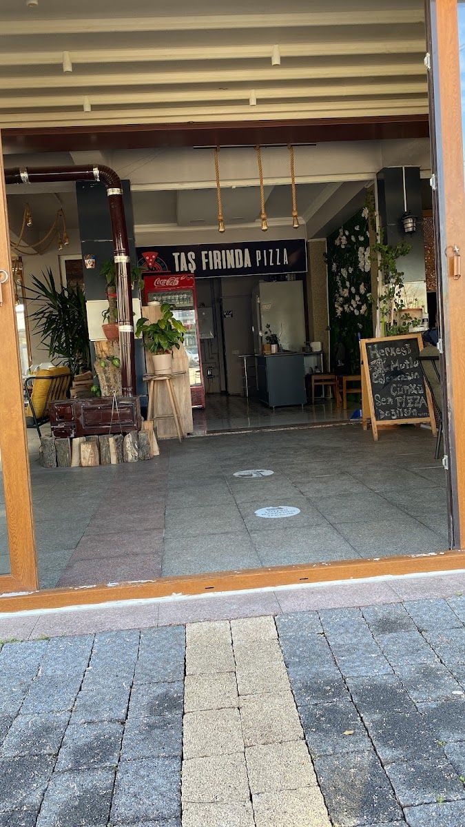 Taş Fırın'da Pizza