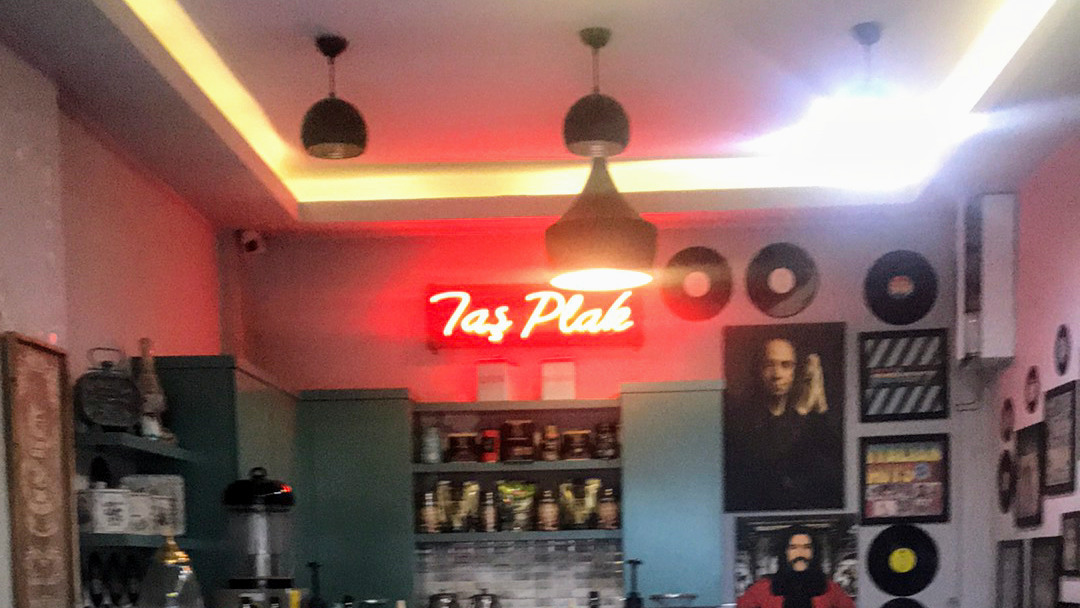 Taş Plak Kahvecisi