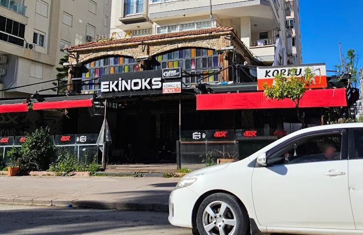 THE EKİNOX COFFEE SHOP