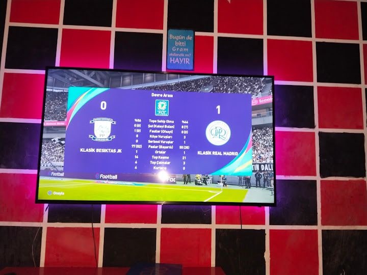Tombis playstation ve internet cafe