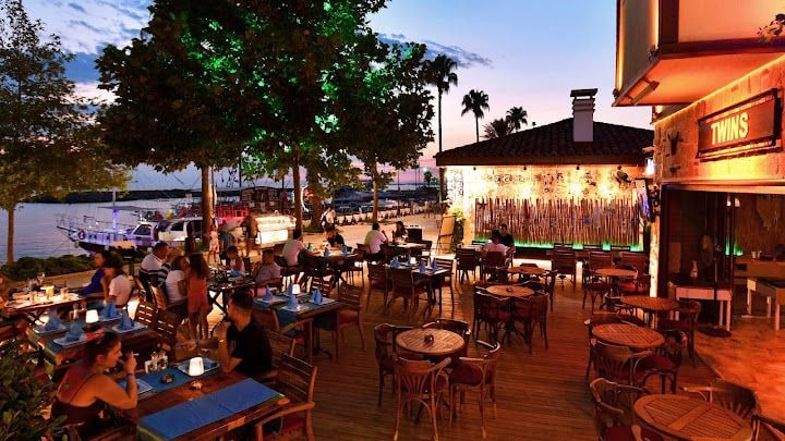 TWINS RESTAURANT & BAR