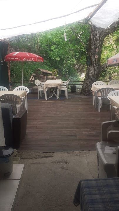 Uçansu Restoran-kafe Muhtarın Yeri