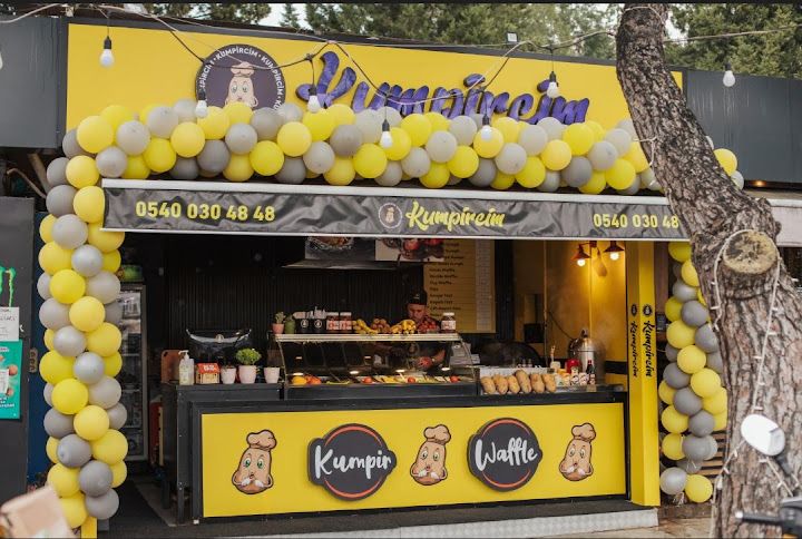 Üçgen Kafe