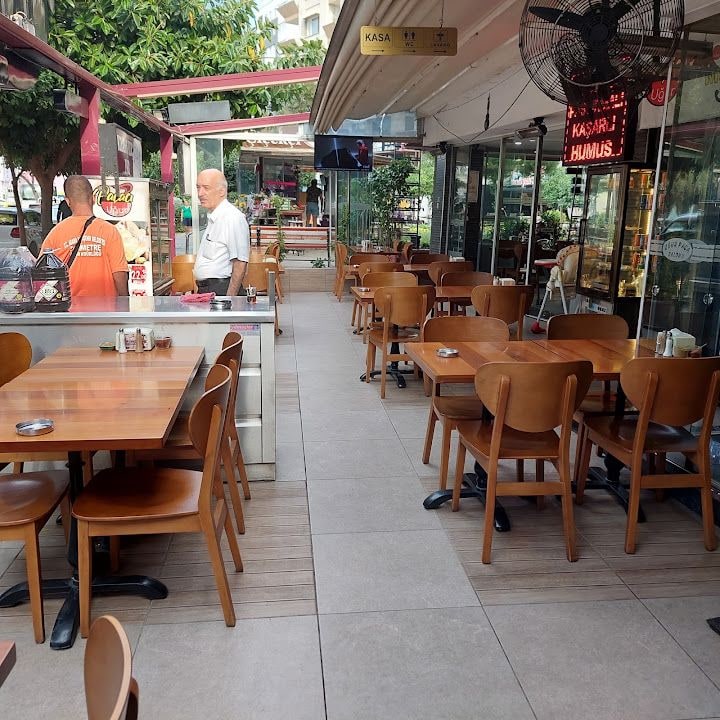 Uğur Paça Salonu