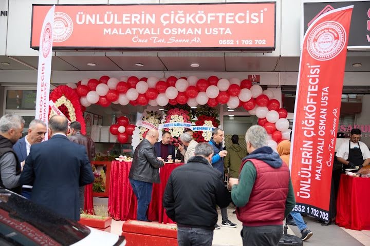 Ünlülerin Çiğköftecisi Osman Usta