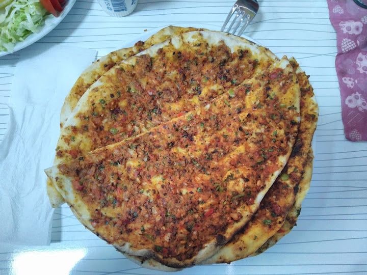 Urfalı Salih Babanın Yeri Pide ve Kebap Salonu