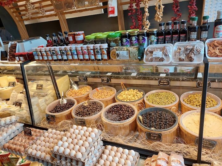ÜSKÜDAR FIRIN LEZZET DÜNYASI (FIRIN-PASTA-PİDE-CAFE-MANDIRA)