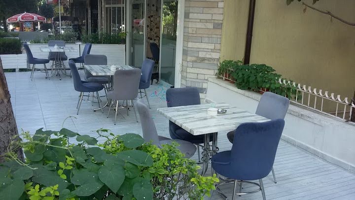 Vera Cafe & Bistro