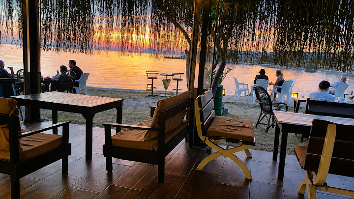 Vettur Cafe & Bar