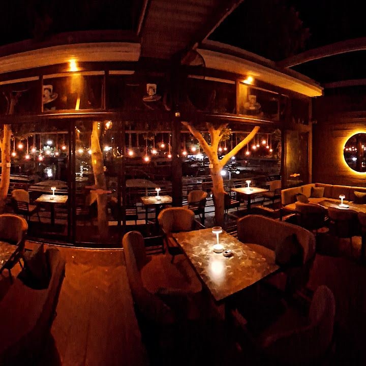 Yacht Point Bar