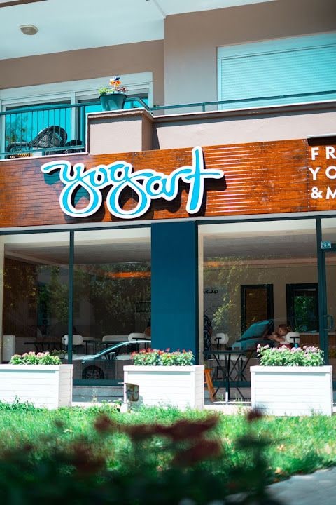 Yogart Frozen Yogurt & More - Lara