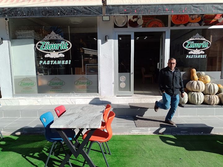 Zümrüt Pastanesi