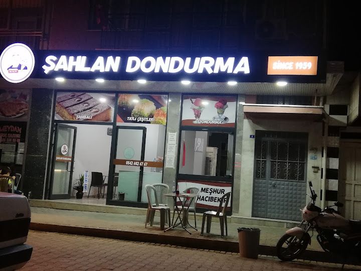 Şahlan Dondurma Tatlı Ve Waffle