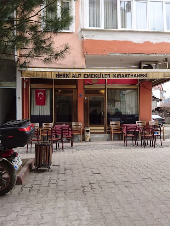 Emekliler Kıraathanesi