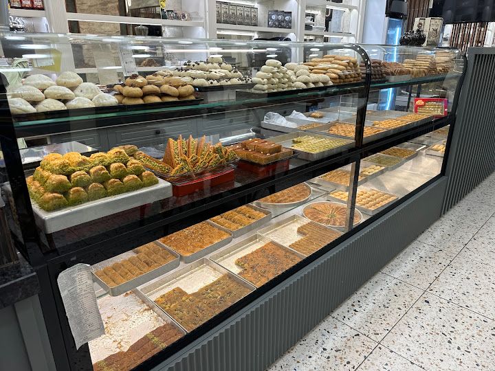 Gaziantepli Nasrioğlu Baklavaları ve ekler Künefe
