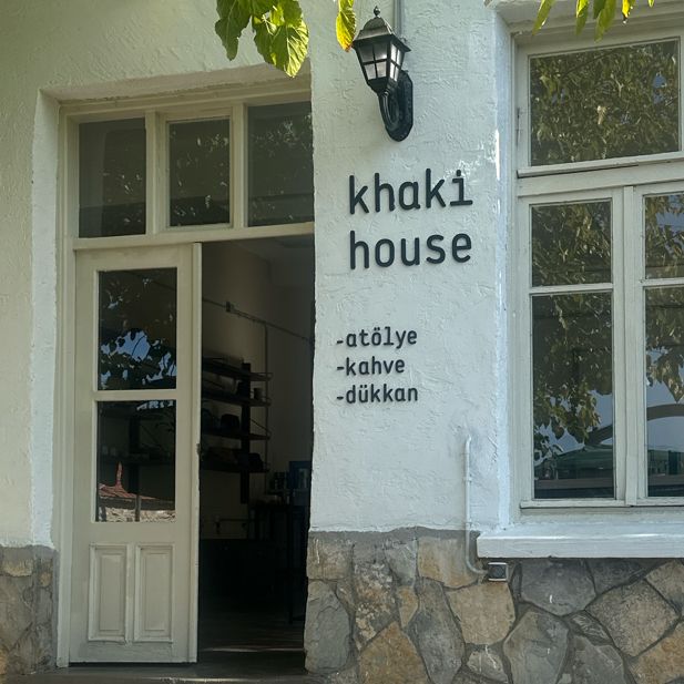 Khaki House | Seramik -atölye - Kahve