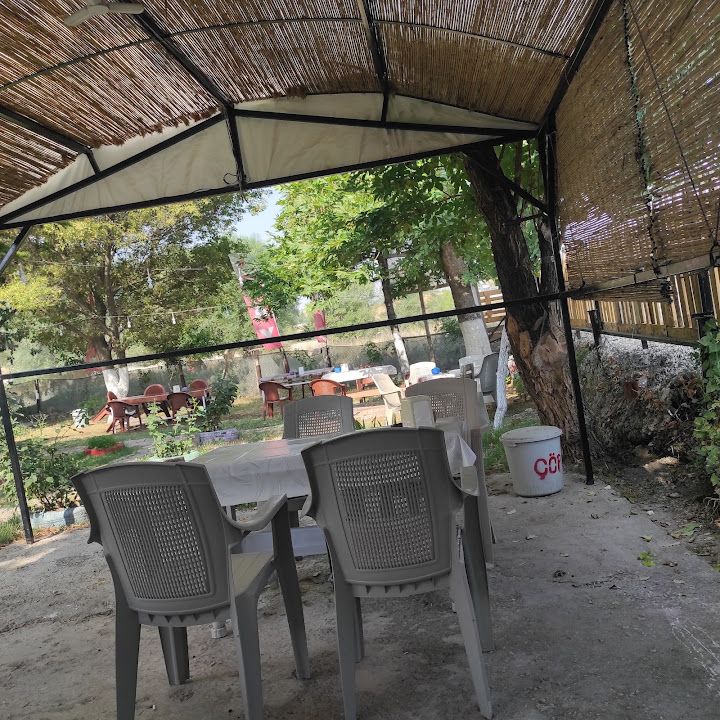 Şahin Mola Cafe Market Çay Tost Ve Sâc Boregi Cesitleri Lzgara Sigara Ve Tütün Mamuller