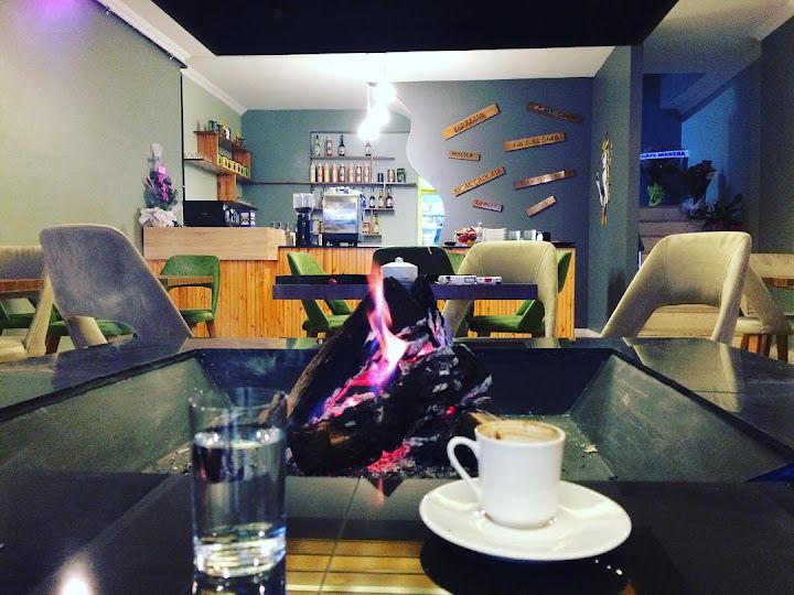 Yasaklı Renkler Cafe Kitap Evi