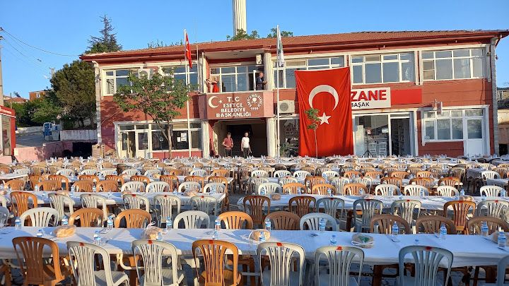 Aşçi Mehmetin Yeri Sulu Yemek Izgara Köfte Salonu