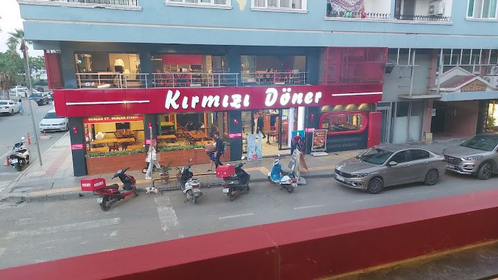 Cadde Kırmızı