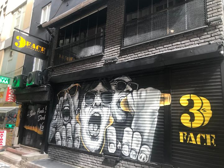 3 Face Pub