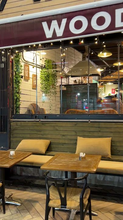 Wood'y Cafe
