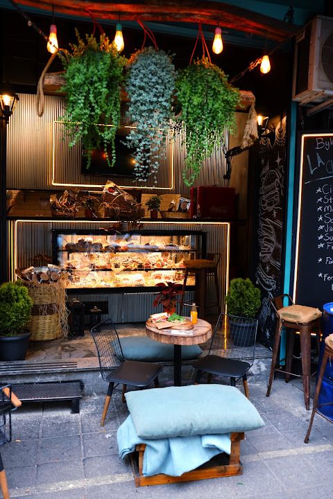 Bykush Sokak - BURGER , Coffee & Dessert | Kadıköy Moda Kahve & Cafe
