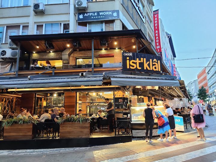 İst’klal Cafe Restaurant Pastane