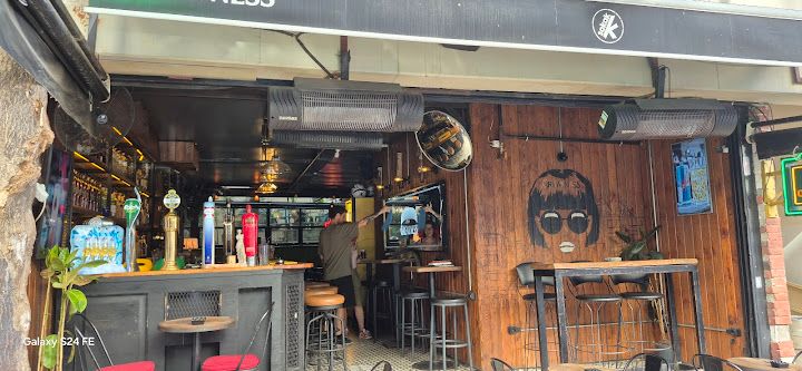 Kadıköy Sokak Cocktail Bar