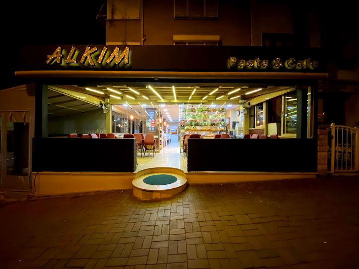 LAKES Pasta & Cafe