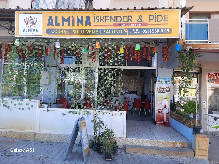 Almina pide salonu