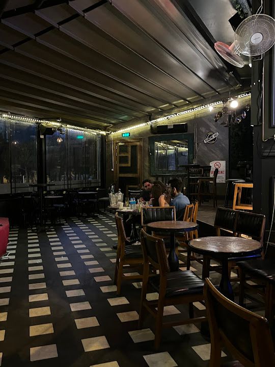 Corner Pub Bistro