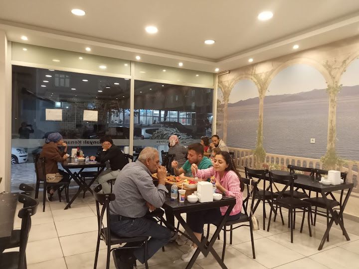 Konyalı Kenan Usta Etli Ekmek Bıçak Arası Ve Pide Salonu