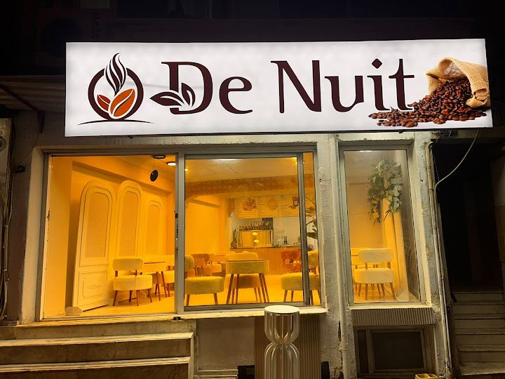 De Nuit Cafe Waffle & Toast