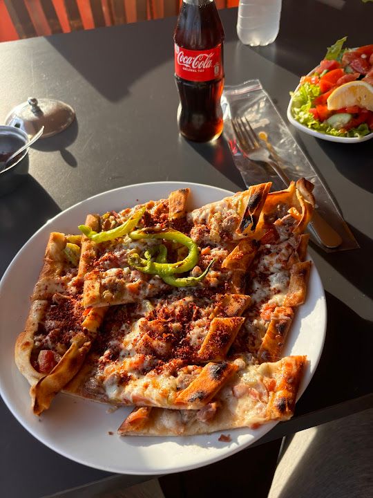 Öz Yadigar Pide Kebap Salonu
