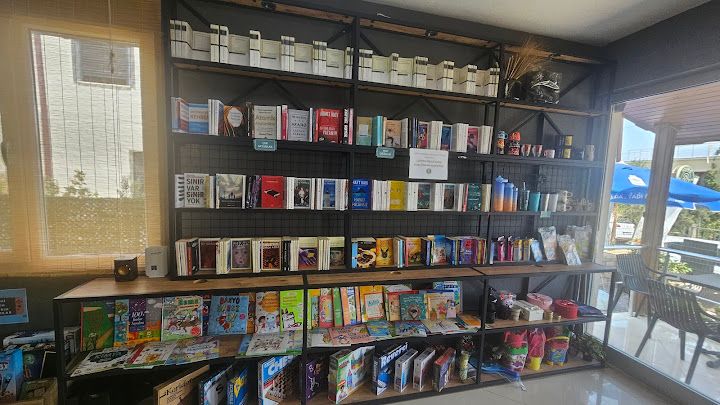 Four S Coffee & Book Store