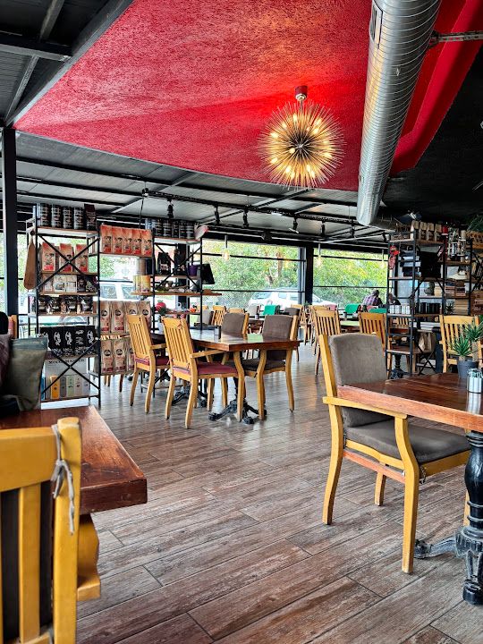 Cafe De La Mösyö