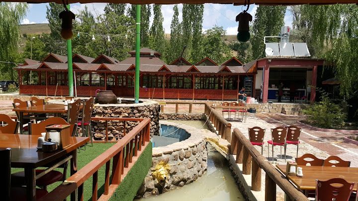 Başkanın Yeri Alabalık Izgara Etliekmek Restorant