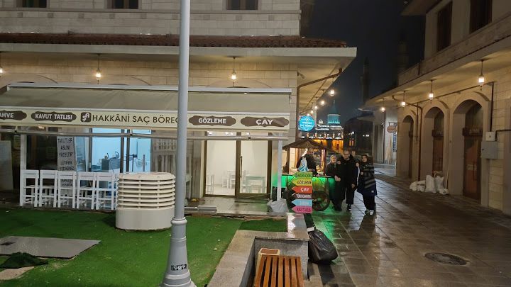 Hakkâni Saç Böreği ve Kahvaltı