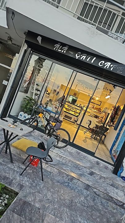 Ala çatı karşıyaka cafe